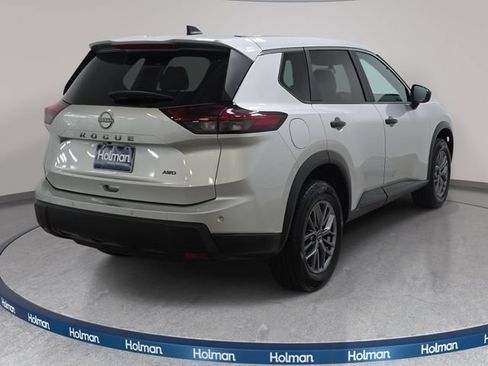 Used 2024 Nissan Rogue S AWD/4WD image 6