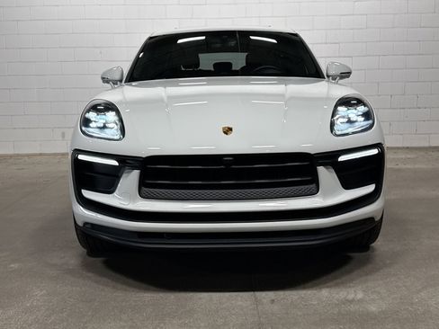 Certified 2022 Porsche Macan image 9