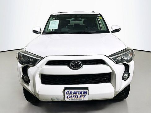 Used 2017 Toyota 4Runner SR5 Premium image 2