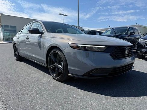 Used 2025 Honda Accord Sport image 1