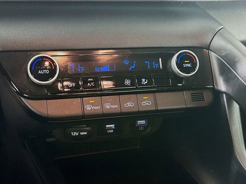 Used 2021 Hyundai Elantra SEL image 17