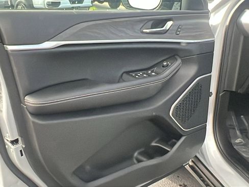 New 2025 Jeep Grand Cherokee Limited w/ Luxury Tech Group II image 13