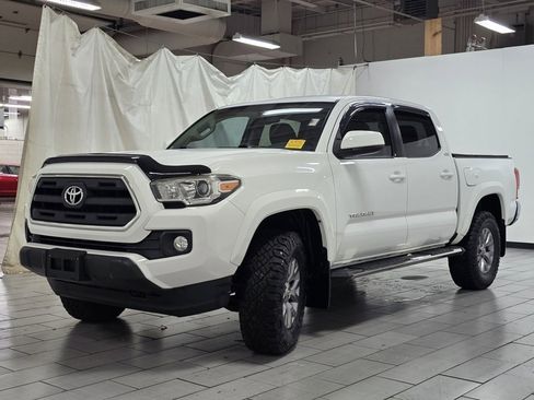 Used 2017 Toyota Tacoma SR5 image 9