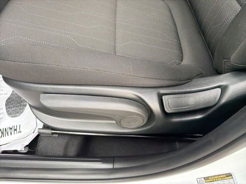 Certified 2025 Hyundai Venue SE image 17