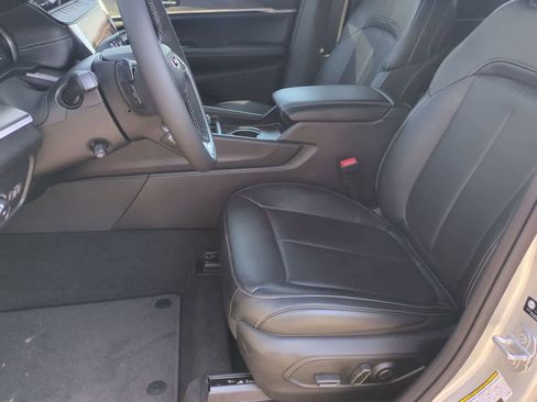 New 2026 Jeep Grand Cherokee Limited w/ Luxury Tech Group II AWD/4WD image 16