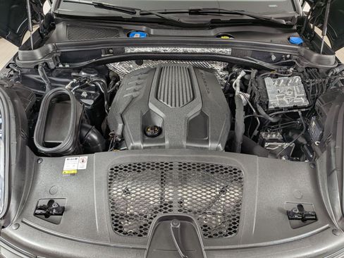 Used 2023 Porsche Macan AWD/4WD image 26