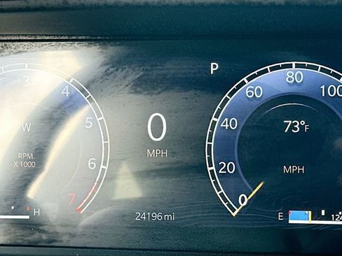 Used 2024 Jeep Grand Cherokee Limited w/ Black Appearance Package image 12