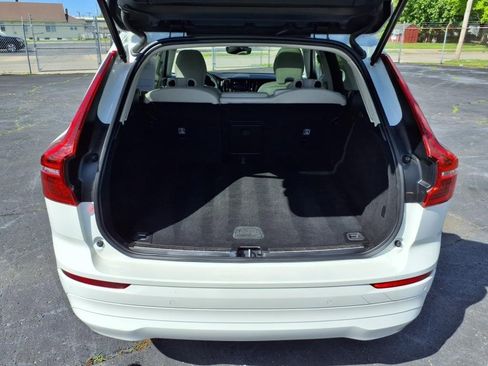Used 2022 Volvo XC60 B5 Momentum image 15