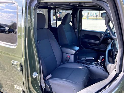 Used 2023 Jeep Wrangler Unlimited w/ Cold Weather Group image 11