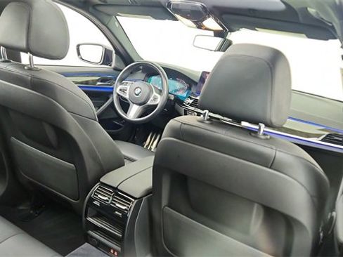 Used 2022 BMW 540i xDrive w/ Executive Package image 28