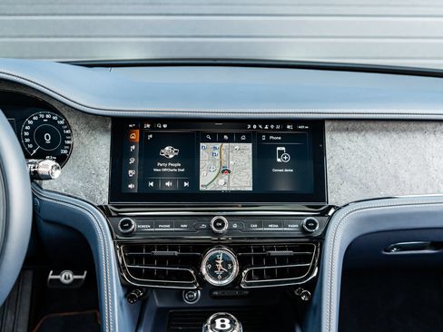 Certified 2025 Bentley Flying Spur Plug-In Hybrid AWD/4WD image 33