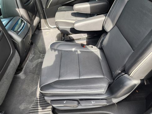 Used 2023 Cadillac Escalade ESV Premium Luxury w/ Performance Package image 15