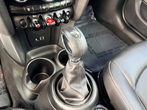 Used 2017 MINI Cooper 4-Door Hardtop image 22