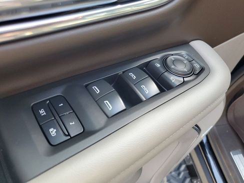 Used 2022 Chevrolet Tahoe Z71 w/ Luxury Package image 9