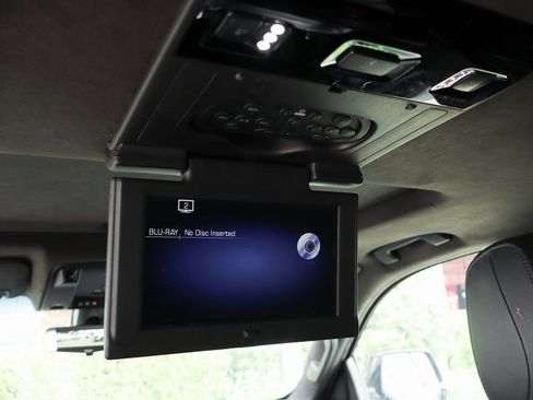 Used 2019 Cadillac Escalade Platinum image 43