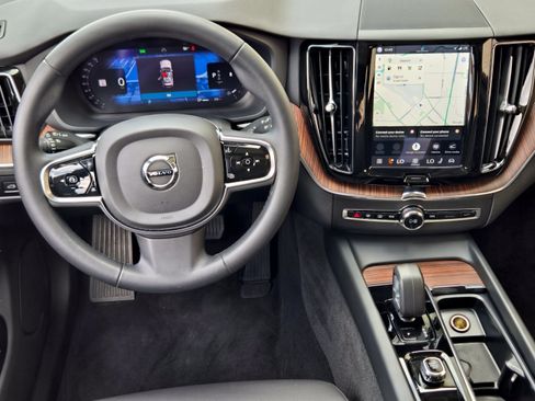 Certified 2024 Volvo XC60 B5 Plus w/ Protection Package Premier AWD/4WD image 27