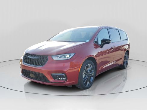 New 2026 Chrysler Pacifica Select image 2