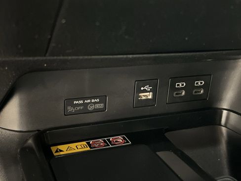 Used 2025 Toyota Camry LE image 28