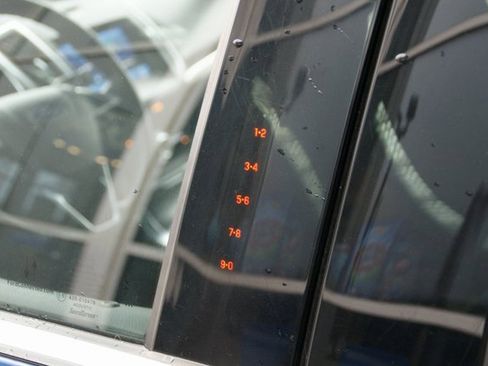 Used 2020 Ford Edge Titanium image 11