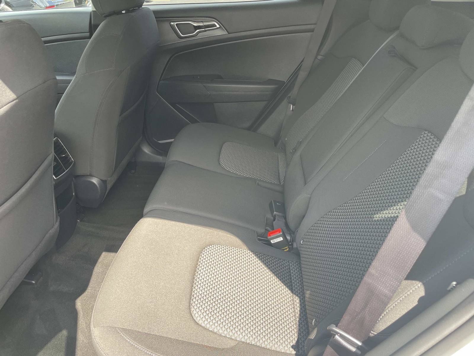 Used 2023 Kia Sportage LX AWD/4WD image 15