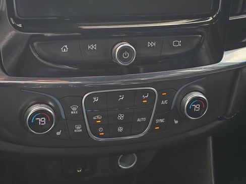 Used 2018 Chevrolet Traverse LT FWD image 22