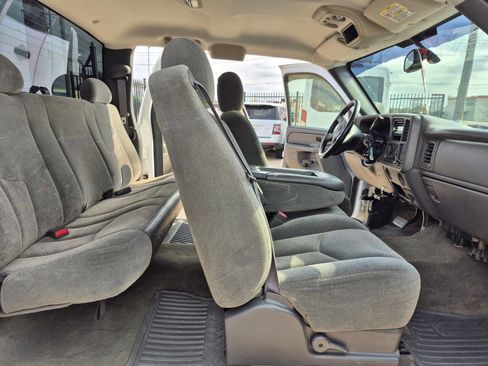 Used 2004 Chevrolet Silverado 2500 LS image 18