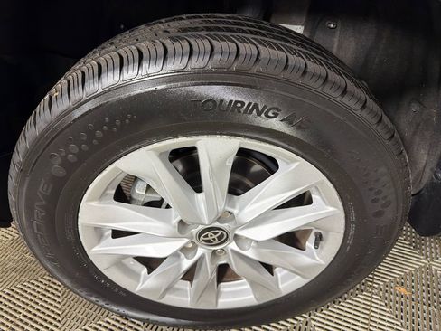 Used 2022 Toyota Corolla Cross LE FWD image 17