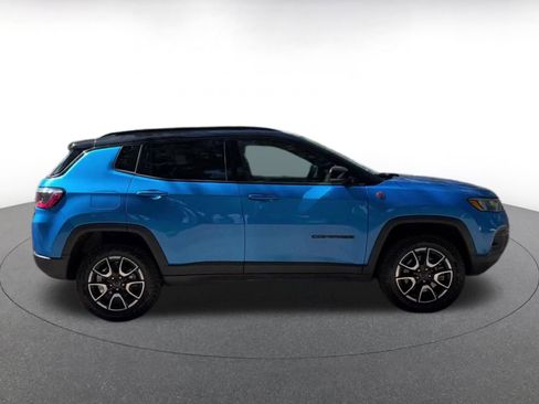 Used 2025 Jeep Compass Trailhawk AWD/4WD image 16