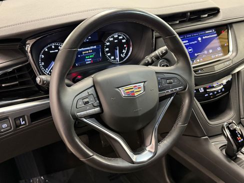 Certified 2025 Cadillac XT6 Luxury FWD image 4
