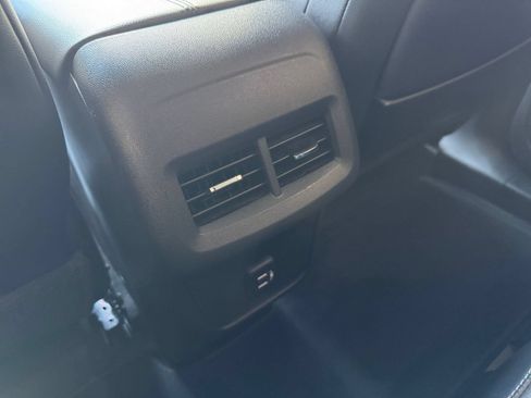 Used 2024 GMC Terrain SLT AWD/4WD image 21