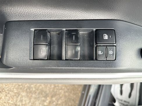 Used 2022 Toyota Highlander XLE image 15