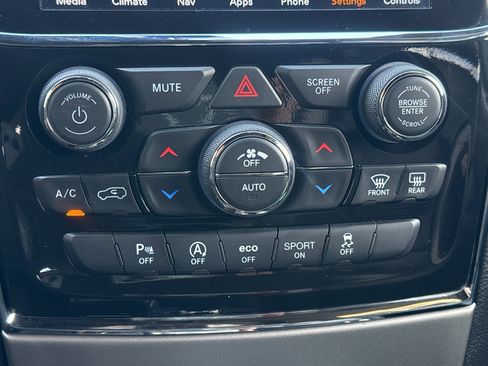 Used 2022 Jeep Grand Cherokee Limited AWD/4WD image 30
