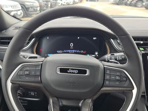 New 2025 Jeep Grand Cherokee L Limited w/ Black Appearance Package image 36