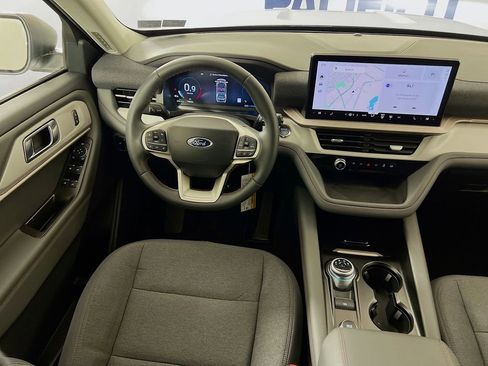 Used 2025 Ford Explorer Active image 27