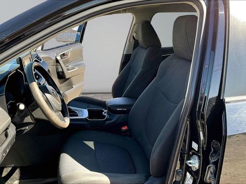 Used 2022 Toyota RAV4 LE image 22