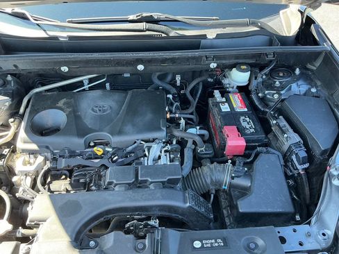 Used 2020 Toyota RAV4 LE image 27