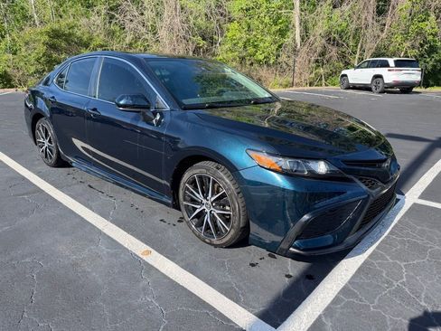 Used 2021 Toyota Camry SE FWD image 4