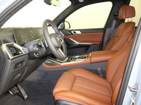 New 2026 BMW X7 M60i image 25