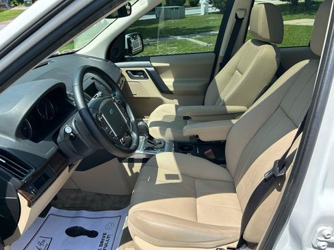 Used 2014 Land Rover LR2 HSE AWD/4WD image 11