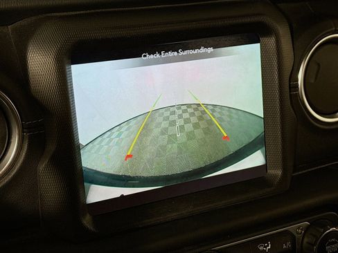 Used 2020 Jeep Wrangler Unlimited Sahara image 16