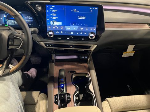 Used 2026 Lexus RX 450h AWD w/ Convenience Package image 16