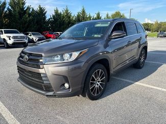 Used 2017 Toyota Highlander SE AWD/4WD video 1