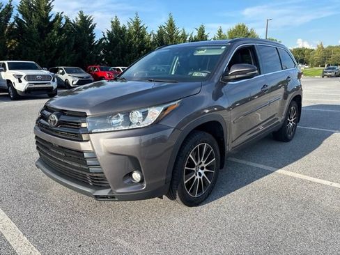 Used 2017 Toyota Highlander SE AWD/4WD image 1