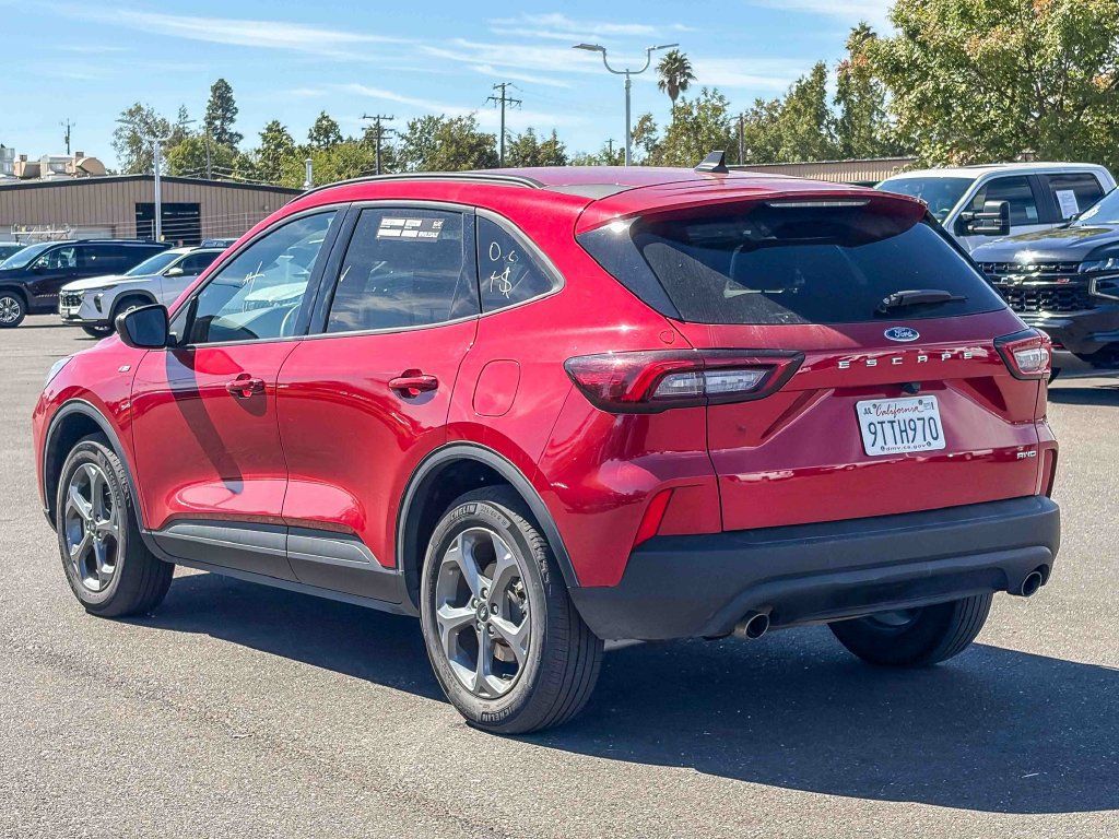 Used 2025 Ford Escape ST-Line AWD/4WD image 2