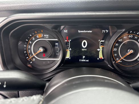 Used 2025 Jeep Wrangler Unlimited Sport AWD/4WD image 15
