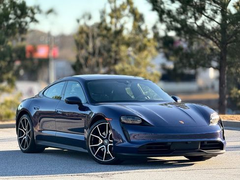 Used 2022 Porsche Taycan image 12