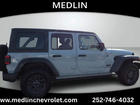 Used 2024 Jeep Wrangler Unlimited Sport AWD/4WD image 8