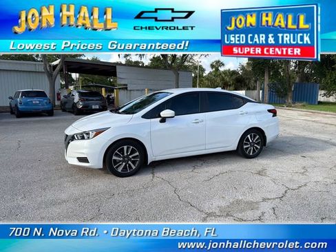 Used 2022 Nissan Versa SV FWD image 3