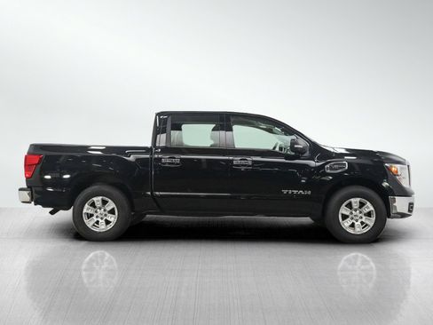 Used 2017 Nissan Titan SV AWD/4WD image 6