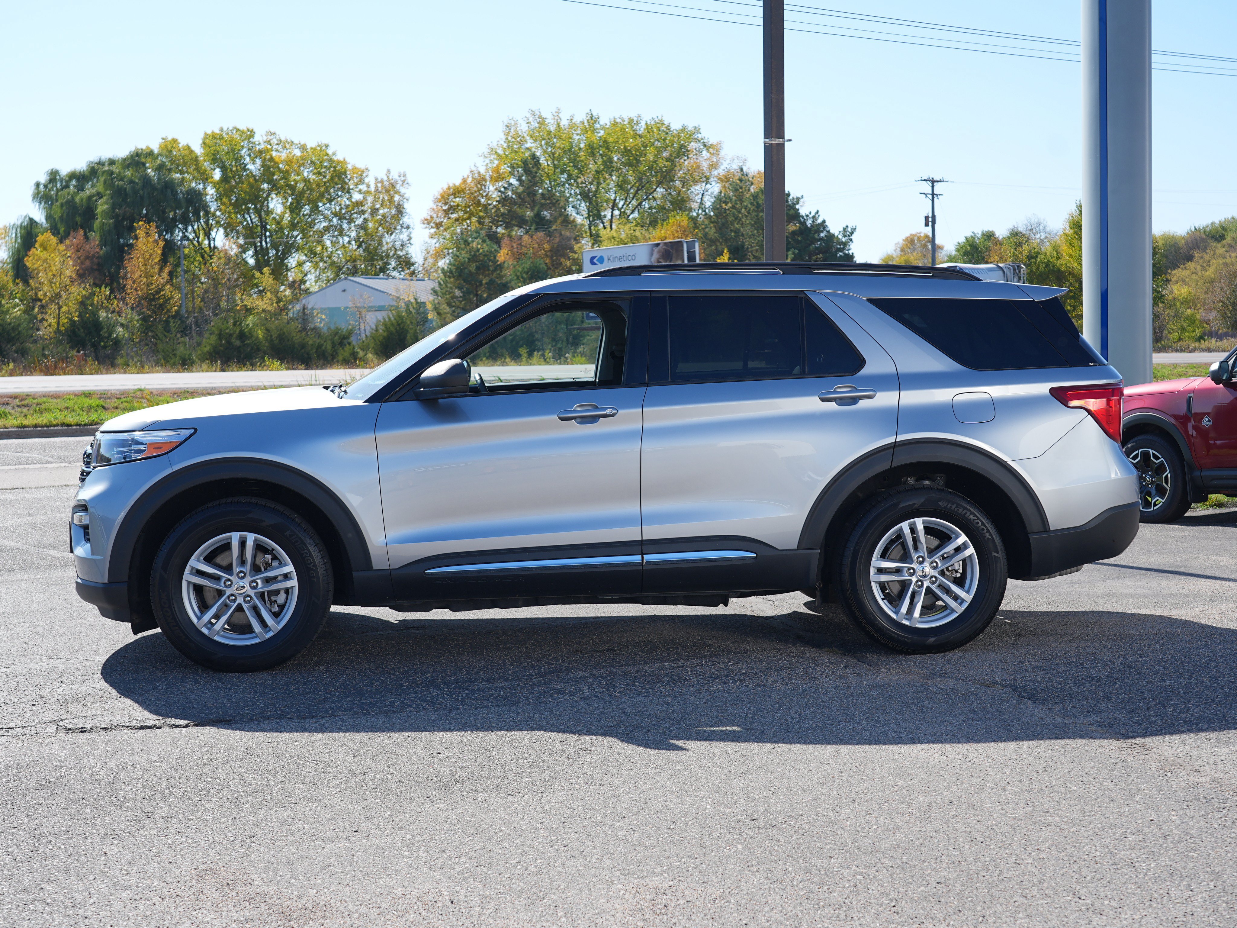 Used 2024 Ford Explorer XLT w/ Equipment Group 202A AWD/4WD image 7
